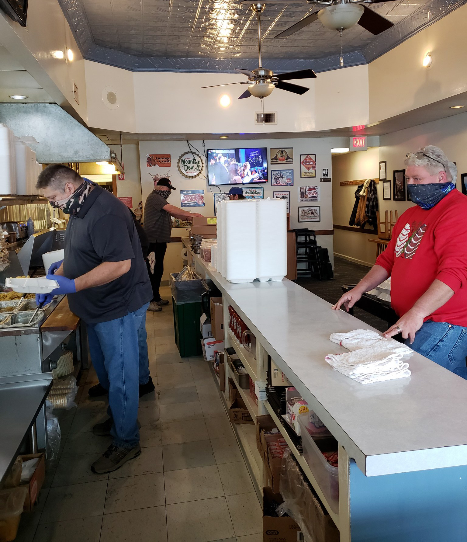 Bargains on Broadway serves free Christmas dinner Winchester Sun